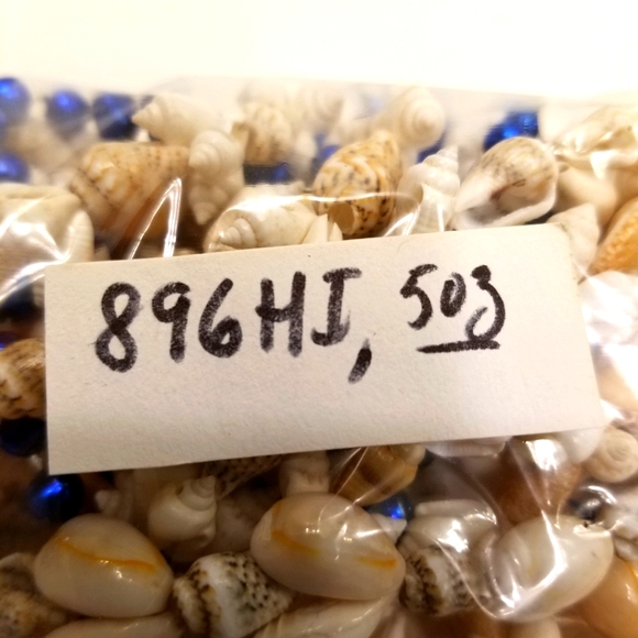 ✅3 34" Vintage Hawaiian Seashells & Puka Shells Lei & 1 Blue Beads Hand Crafted❣ - Picture 5 of 7